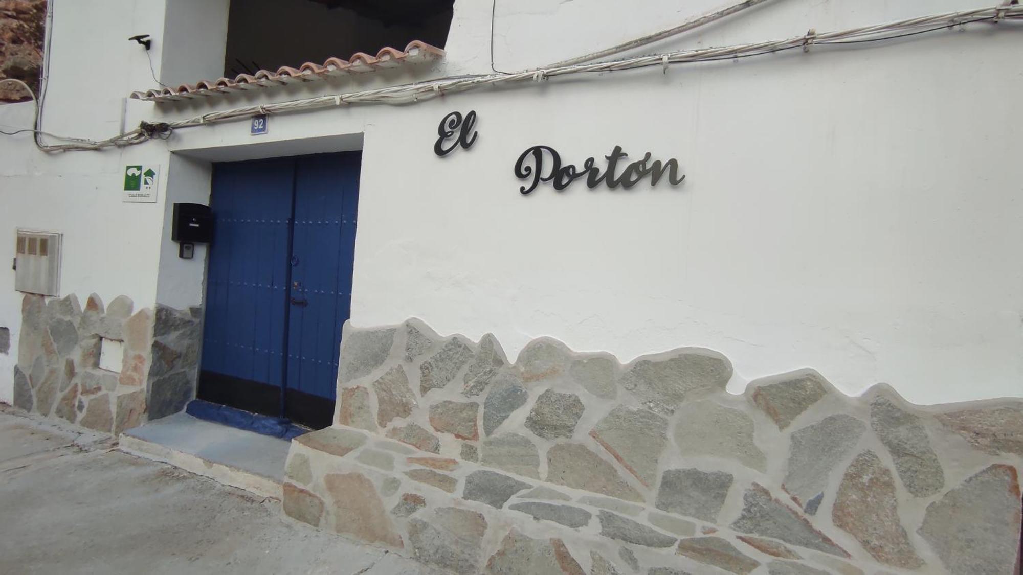 Casa Cueva El Porton *